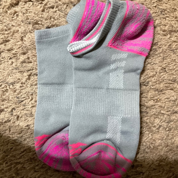 A Variety Bundle of Preloved Socks AVIA Socks - Picture 4 of 15